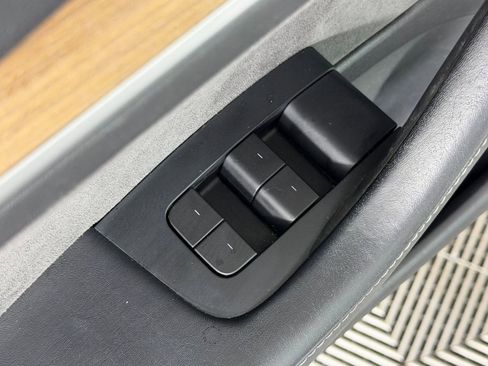 Used 2021 Tesla Model 3 Standard Range Plus image 12