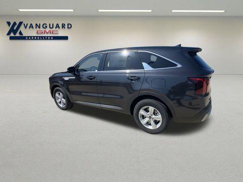 Used 2025 Kia Sorento LX image 8