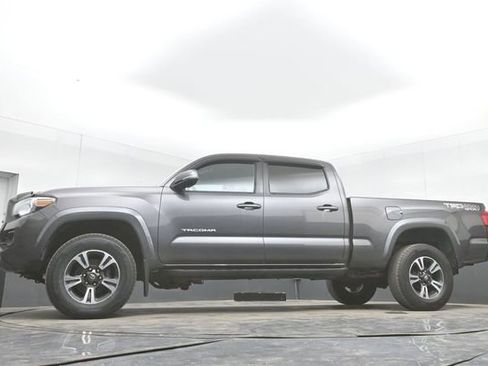 Used 2016 Toyota Tacoma TRD Sport AWD/4WD image 41