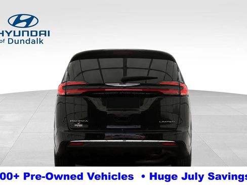 Used 2022 Chrysler Pacifica Limited FWD image 8