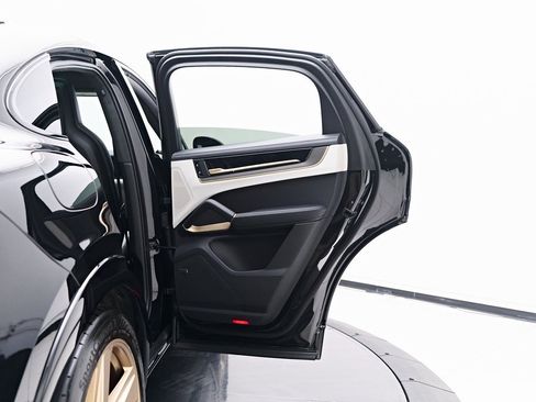 Used 2025 Porsche Cayenne GTS image 32