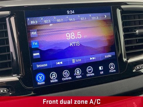 Used 2017 Chrysler Pacifica Touring-L FWD image 3