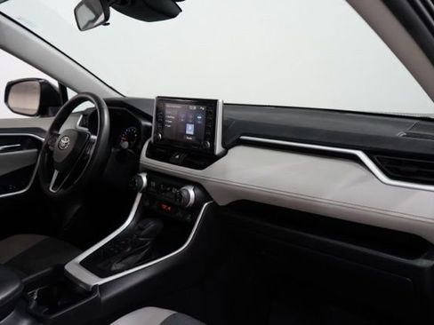 Used 2021 Toyota RAV4 XLE w/ Convenience Package image 18