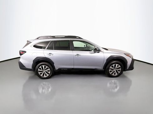 Used 2023 Subaru Outback Premium image 11