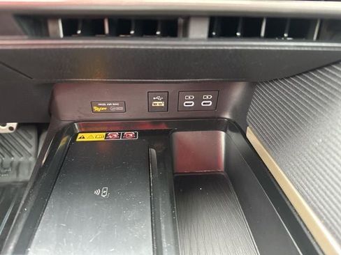 Used 2025 Toyota Camry SE AWD/4WD image 21