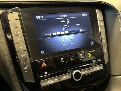 Certified 2025 INFINITI QX55 Luxe w/ Cargo Package AWD/4WD image 17