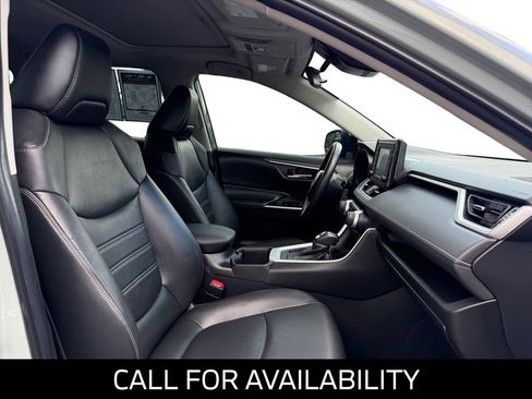 Used 2022 Toyota RAV4 XLE Premium FWD image 17