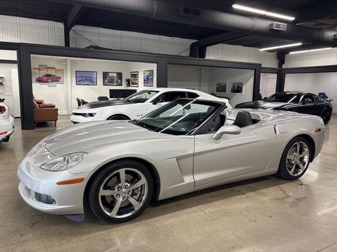 Used 2008 Chevrolet Corvette Convertible w/ Preferred Equipment Group RWD image 4
