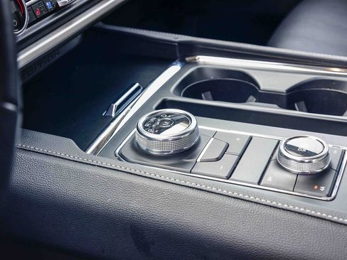 Certified 2024 Ford Expedition XLT image 17