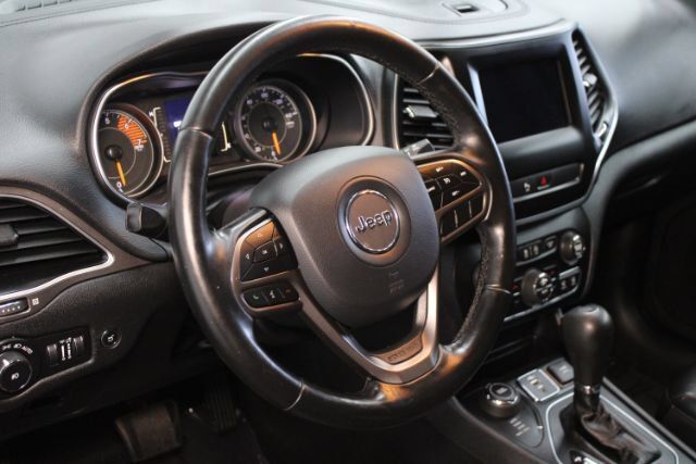 Used 2020 Jeep Cherokee Latitude Plus w/ Comfort/Convenience Group AWD/4WD image 15