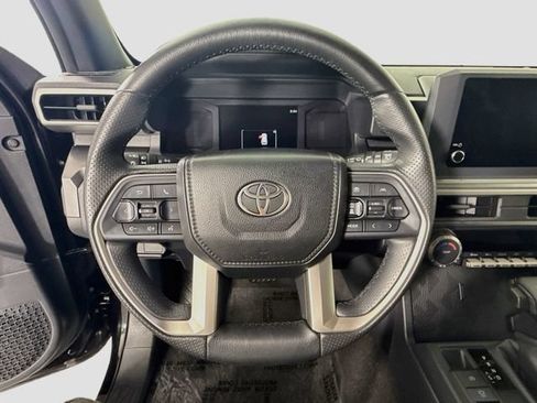 Certified 2025 Toyota 4Runner SR5 AWD/4WD image 13