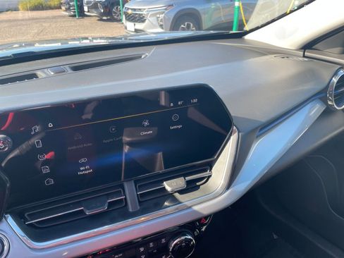 Used 2025 Chevrolet Trax LT w/ LT Convenience Package image 21