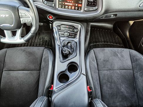 Used 2015 Dodge Challenger SRT w/ Technology Group image 20