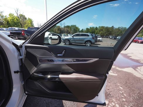 Used 2025 BMW i7 xDrive60 AWD/4WD image 14