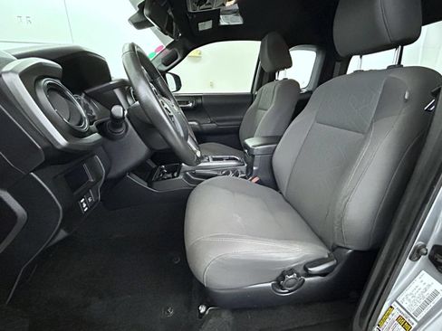 Used 2019 Toyota Tacoma TRD Off-Road AWD/4WD image 10