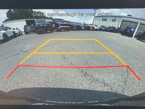 Used 2025 Hyundai Venue SE FWD image 29