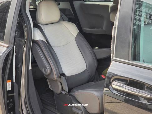 Used 2023 Toyota Sienna XSE AWD/4WD image 27