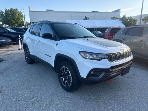 Used 2024 Jeep Compass Trailhawk AWD/4WD image 1