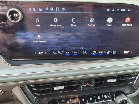 Used 2025 Chevrolet Suburban Premier RWD image 16