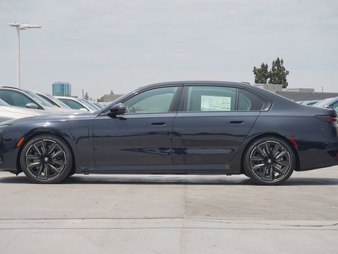 Used 2025 BMW 750e xDrive AWD/4WD image 4
