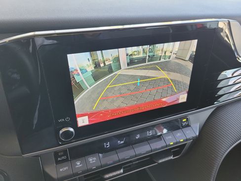 Used 2025 Toyota Camry SE image 12