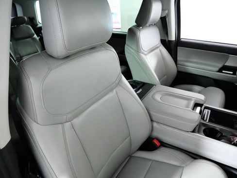 Used 2025 Ford Expedition Active AWD/4WD image 11