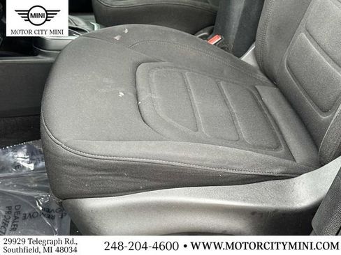 Used 2018 Jeep Renegade Latitude w/ Popular Equipment Group FWD image 20