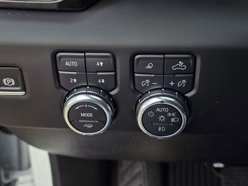 Used 2025 GMC Sierra 2500 Denali Ultimate image 18
