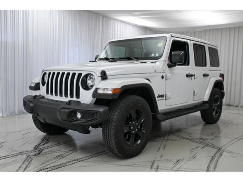 Used 2023 Jeep Wrangler Unlimited Sahara image 4