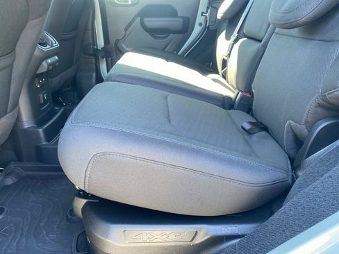 Used 2023 Jeep Wrangler Unlimited w/ Sun & Screen Package image 19