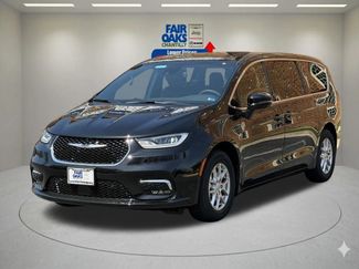 New 2026 Chrysler Pacifica Select video 2