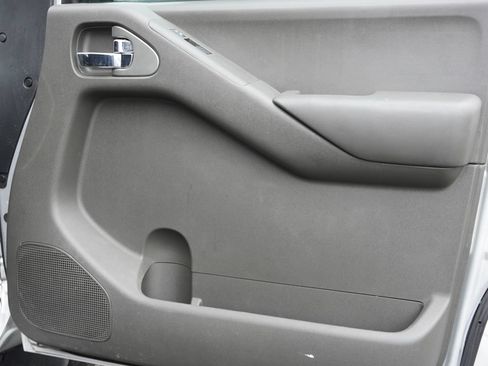 Used 2014 Nissan Frontier SV AWD/4WD image 16