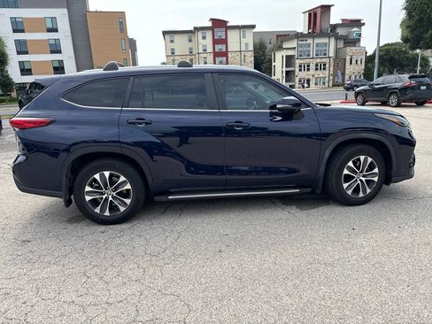 Used 2023 Toyota Highlander XLE FWD image 6