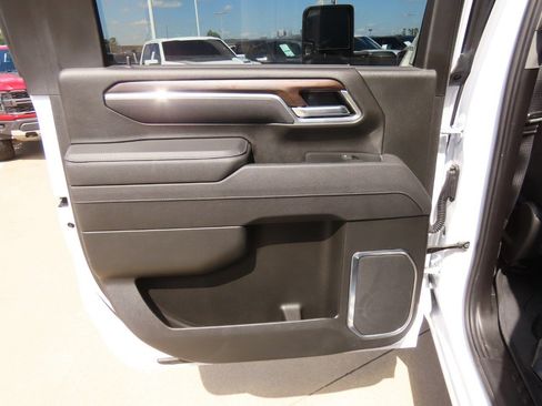 Used 2025 GMC Sierra 2500 SLT w/ SLT Convenience Package image 19