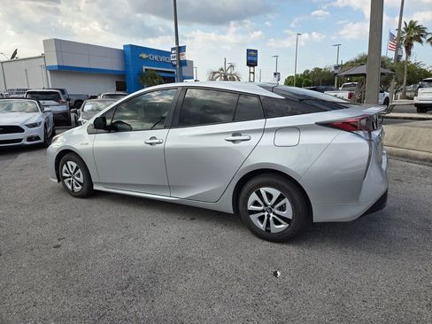 Used 2016 Toyota Prius Four FWD image 10