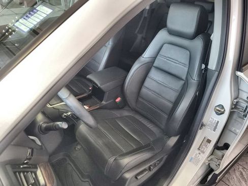 Used 2020 Honda CR-V Touring image 11