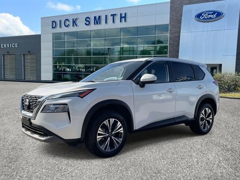 Used 2023 Nissan Rogue SV image 3