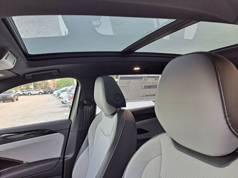 New 2026 Volkswagen Tiguan SE R-Line image 8