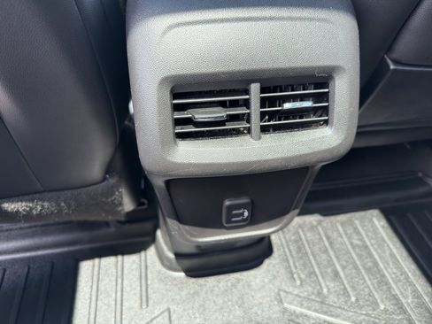 Used 2022 GMC Terrain SLT w/ Elevation Edition FWD image 9