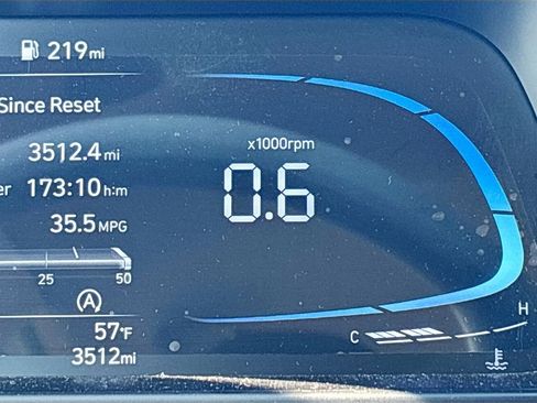 Certified 2025 Hyundai Elantra SE image 12