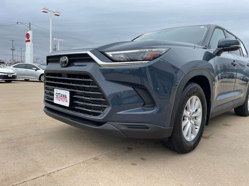 Used 2024 Toyota Grand Highlander XLE image 15