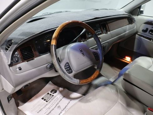 Used 2000 Lincoln Town Car Cartier image 18