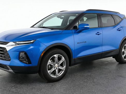 Used 2025 Chevrolet Blazer LT image 3