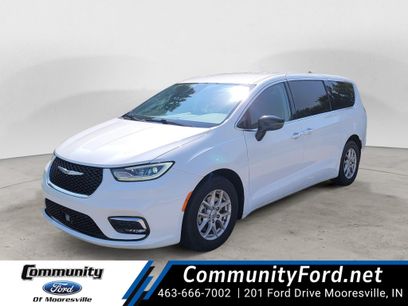 Used 2024 Chrysler Pacifica Touring-L