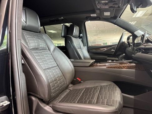Used 2024 Cadillac Escalade ESV Sport Platinum w/ LPO, ONYX Package image 8