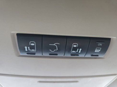 Used 2011 Chrysler Town & Country Touring image 25