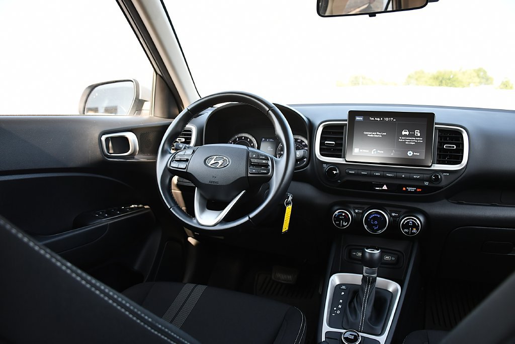 Used 2022 Hyundai Venue SEL FWD image 21