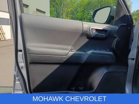 Used 2021 Toyota Tacoma TRD Sport w/ Technology Package AWD/4WD image 21
