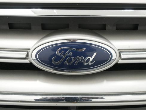 Used 2018 Ford Escape Titanium w/ Ford Safe & Smart Package AWD/4WD image 11