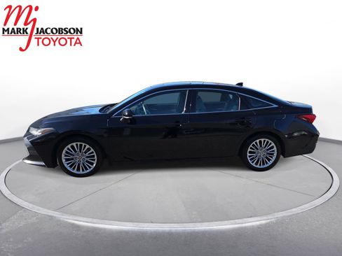 Used 2021 Toyota Avalon Limited image 12
